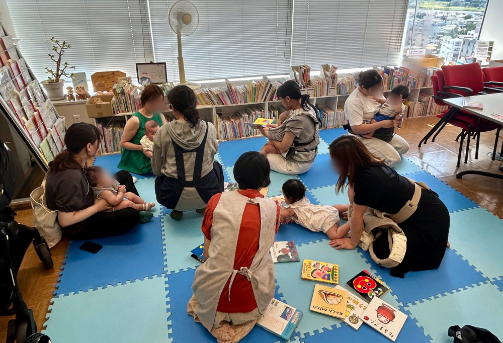 「赤ちゃんが笑顔になるよみがたりタイム」8月の活動報告